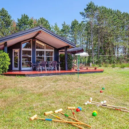 8 Person In Rodby-by Traum *