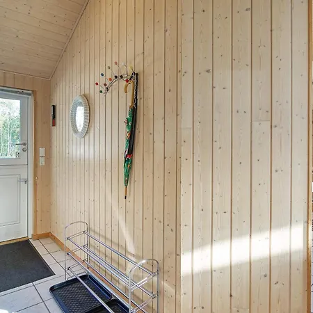 8 Person In Rodby-by Traum