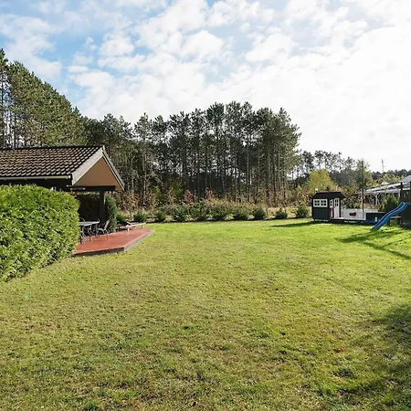 8 Person In Rodby-by Traum *