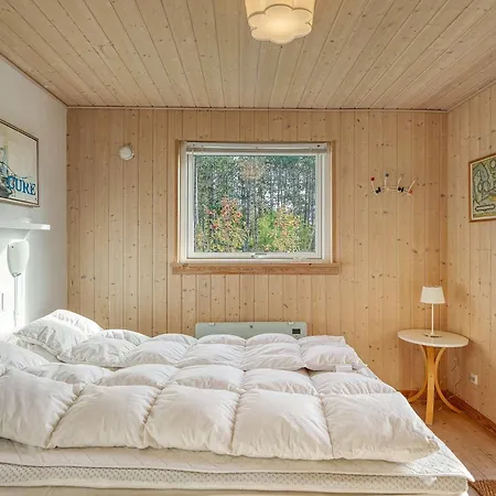 8 Person In Rodby-by Traum